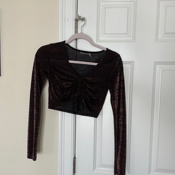 Shimmery Ruched Crop Top - Picture 5 of 6